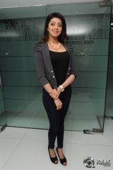 Pranitha Launches Big C Dussehra Offers